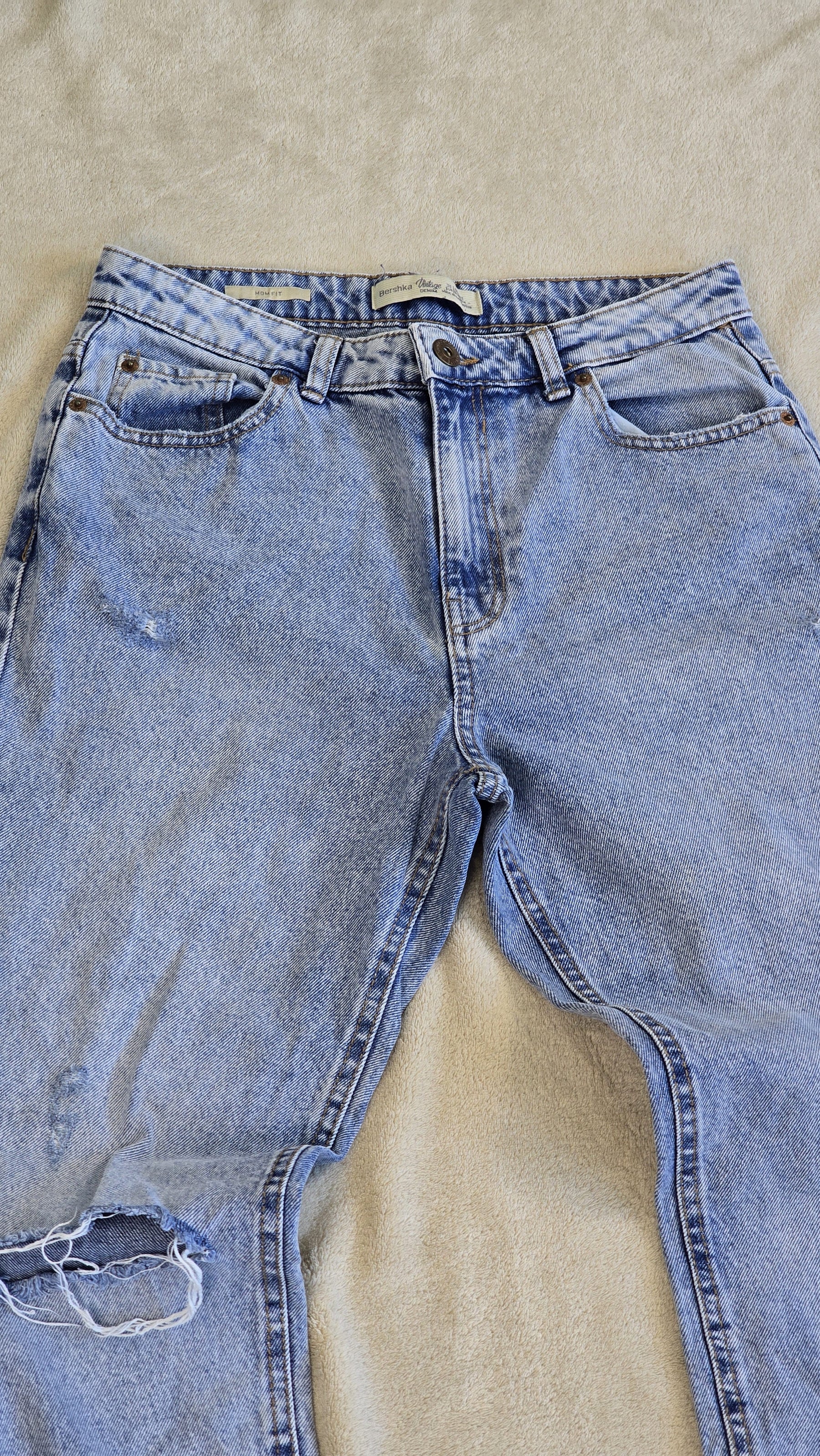 Bershka - Jeans Mom Fit (38)