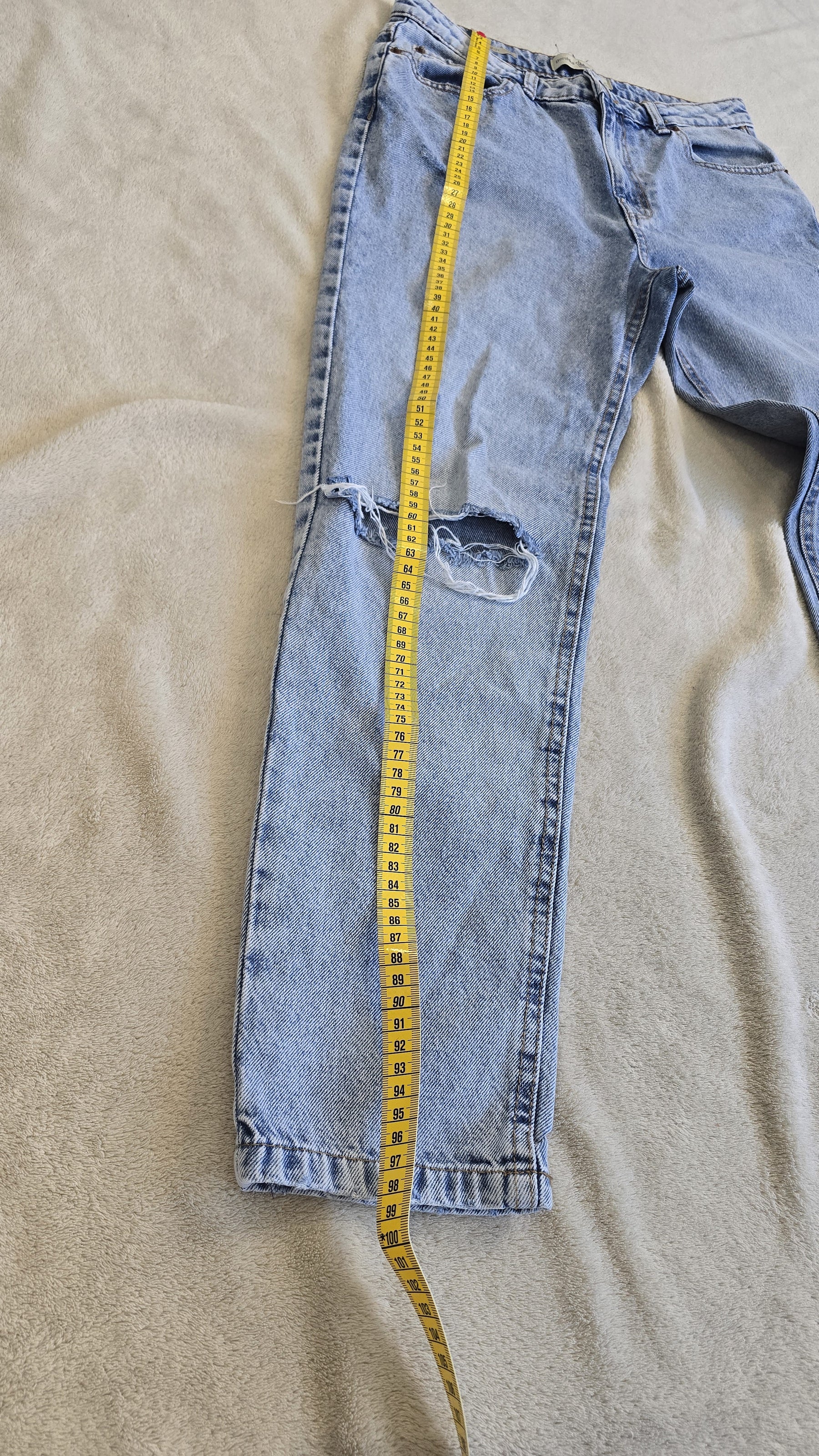 Bershka - Jeans Mom Fit (38)