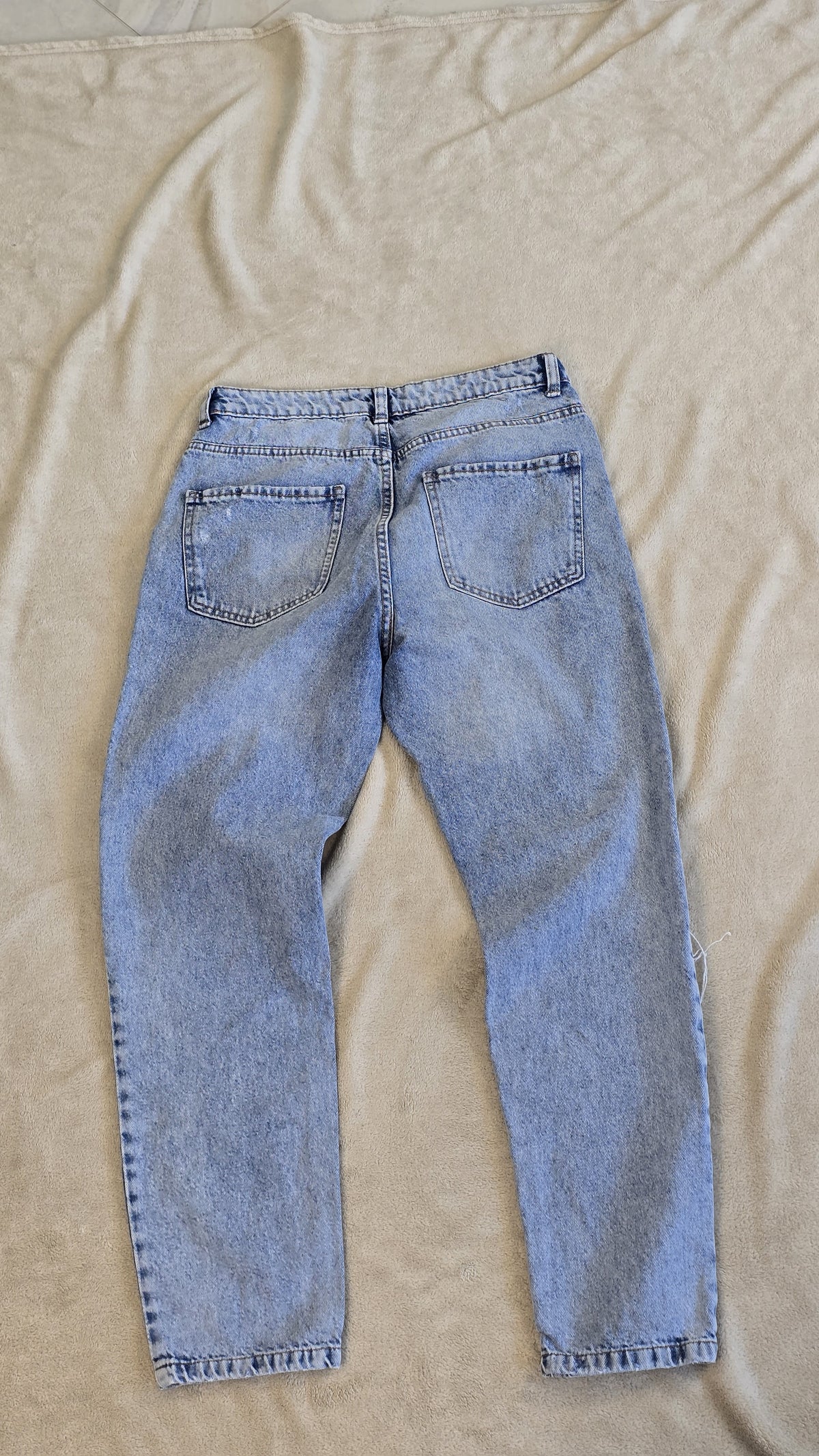 Bershka - Jeans Mom Fit (38)